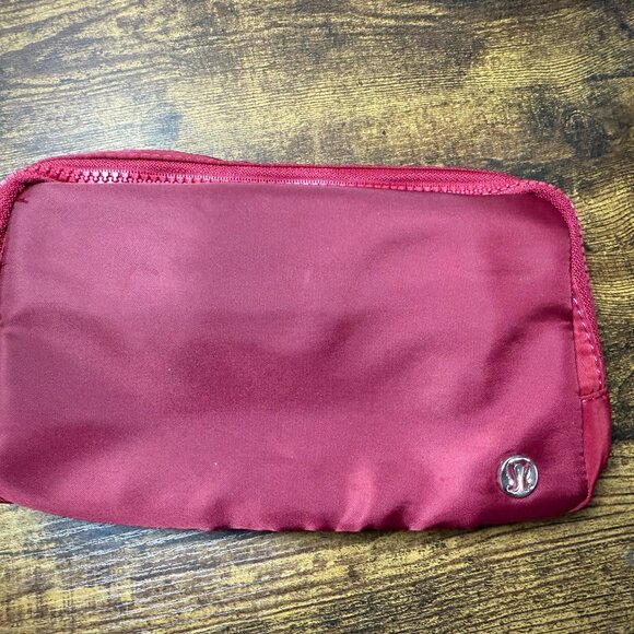 Lululemon 2L Belt Bag - Picture 1 of 1
